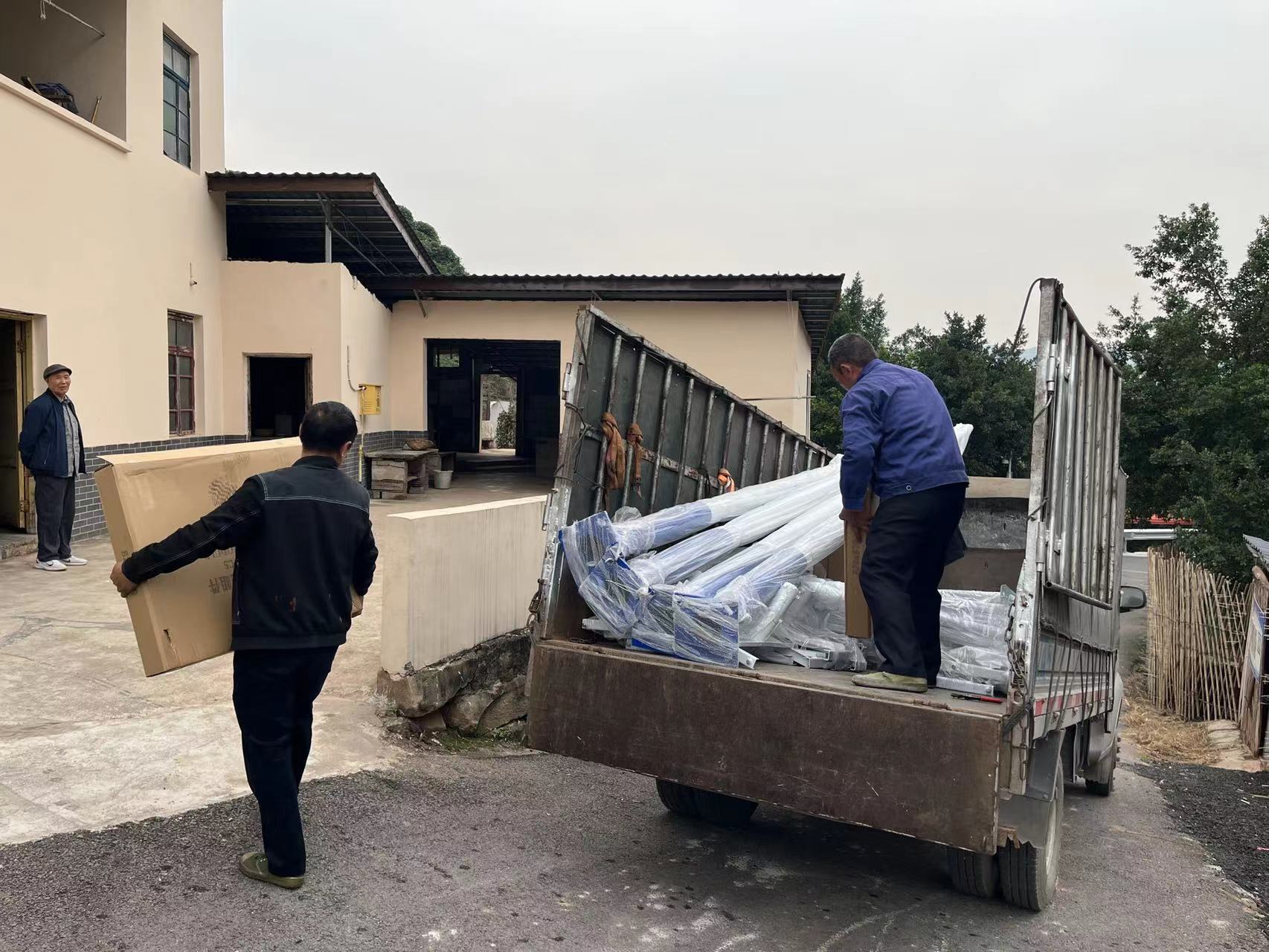 大力支持新農村建設太陽能安裝