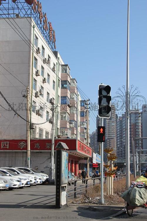 特色太陽能路燈網關批發公司通知大伙：智慧路燈桿怎樣輔佐完成汽車和路的連接?-明思維照明