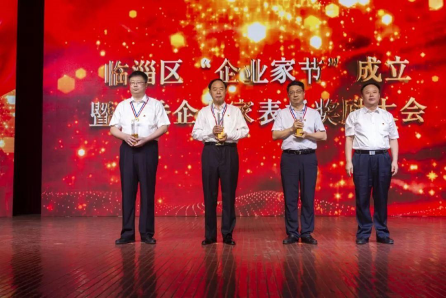公司組織經理團隊學習臨淄區優秀企業家標桿精神