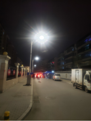 一盞LED路燈，照亮漆黑的夜