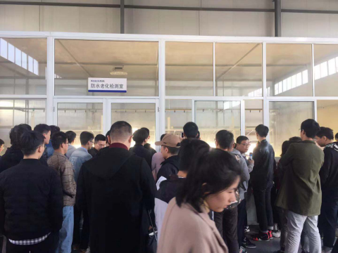 高校師生走進LED路燈生產廠家光電參觀交流