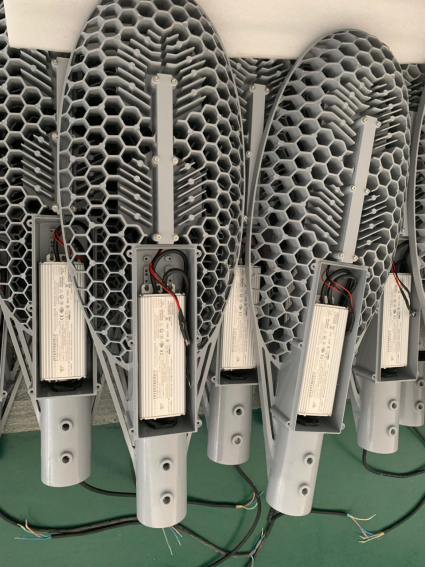 多款LED路燈燈具再次出口法國