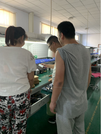 山東LED路燈廠家光電組織新員工車間學習培訓