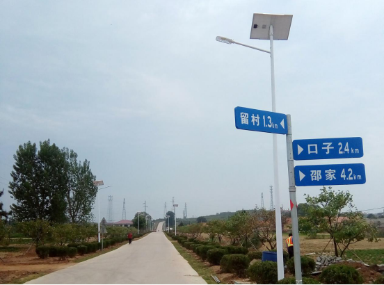 LED太陽能路燈照亮榮成鄉鎮道路