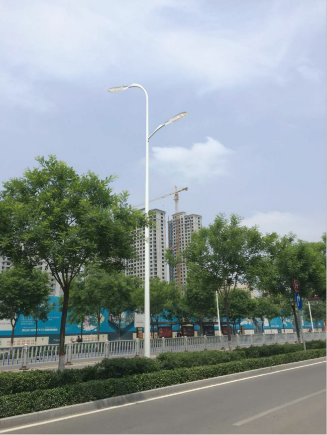 太陽能路燈優勢多性價比高