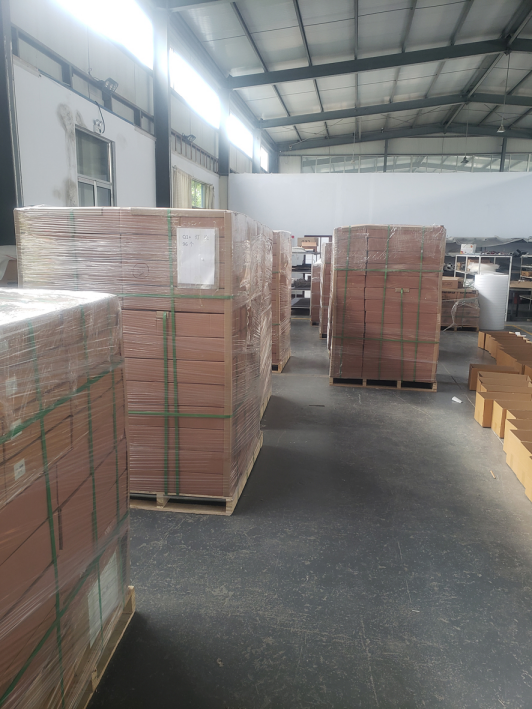 臨近年底，LED路燈廠家光電燈具車間迎來忙碌的一天