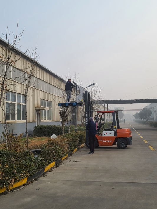 廠區亮化舊燈桿太陽能路燈改造，光電顯身手